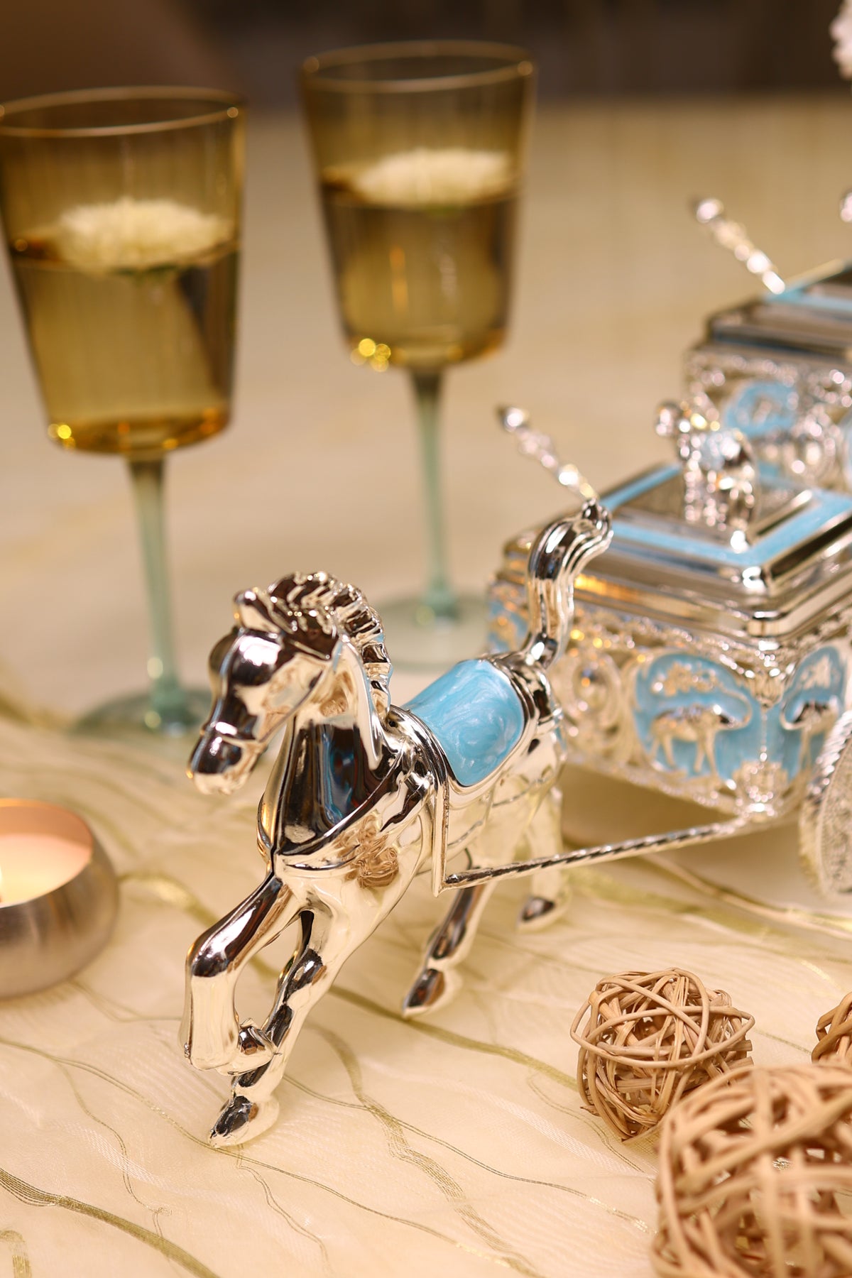 Turanga - Enamel Horse Carriage Server