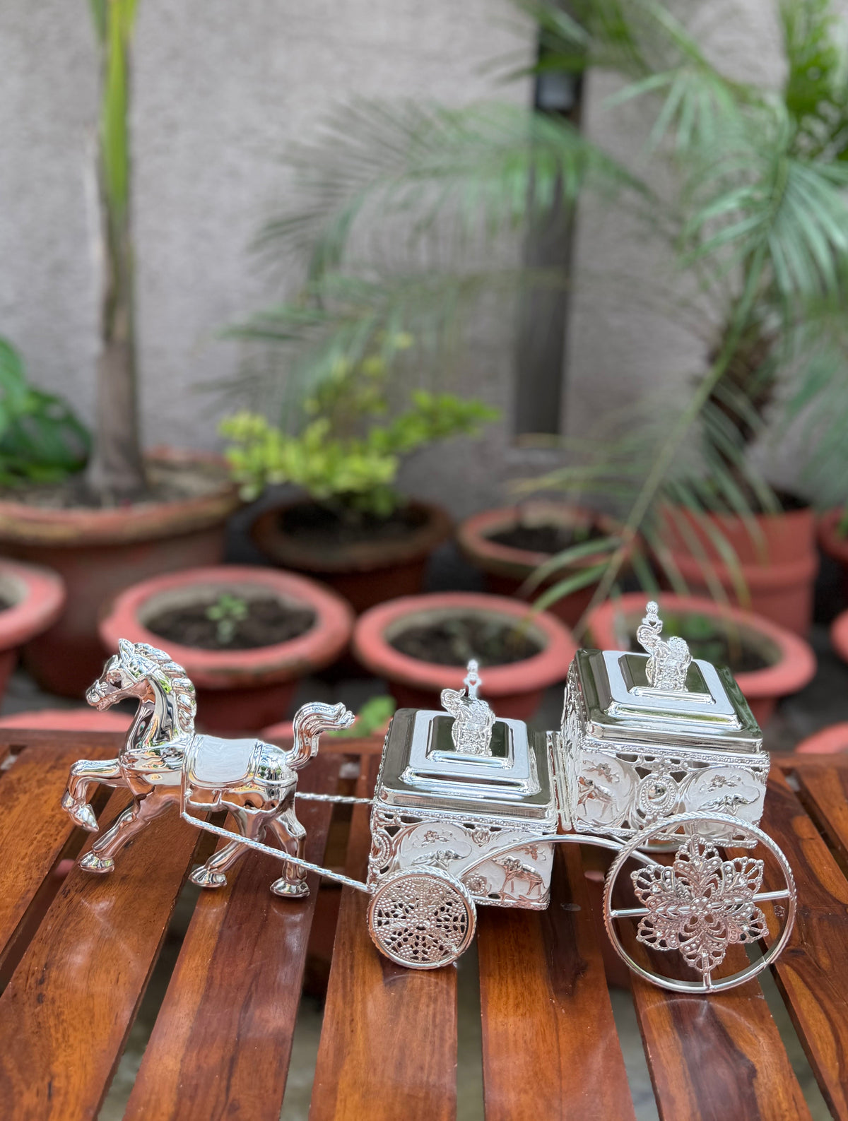 Turanga - Enamel Horse Carriage Server