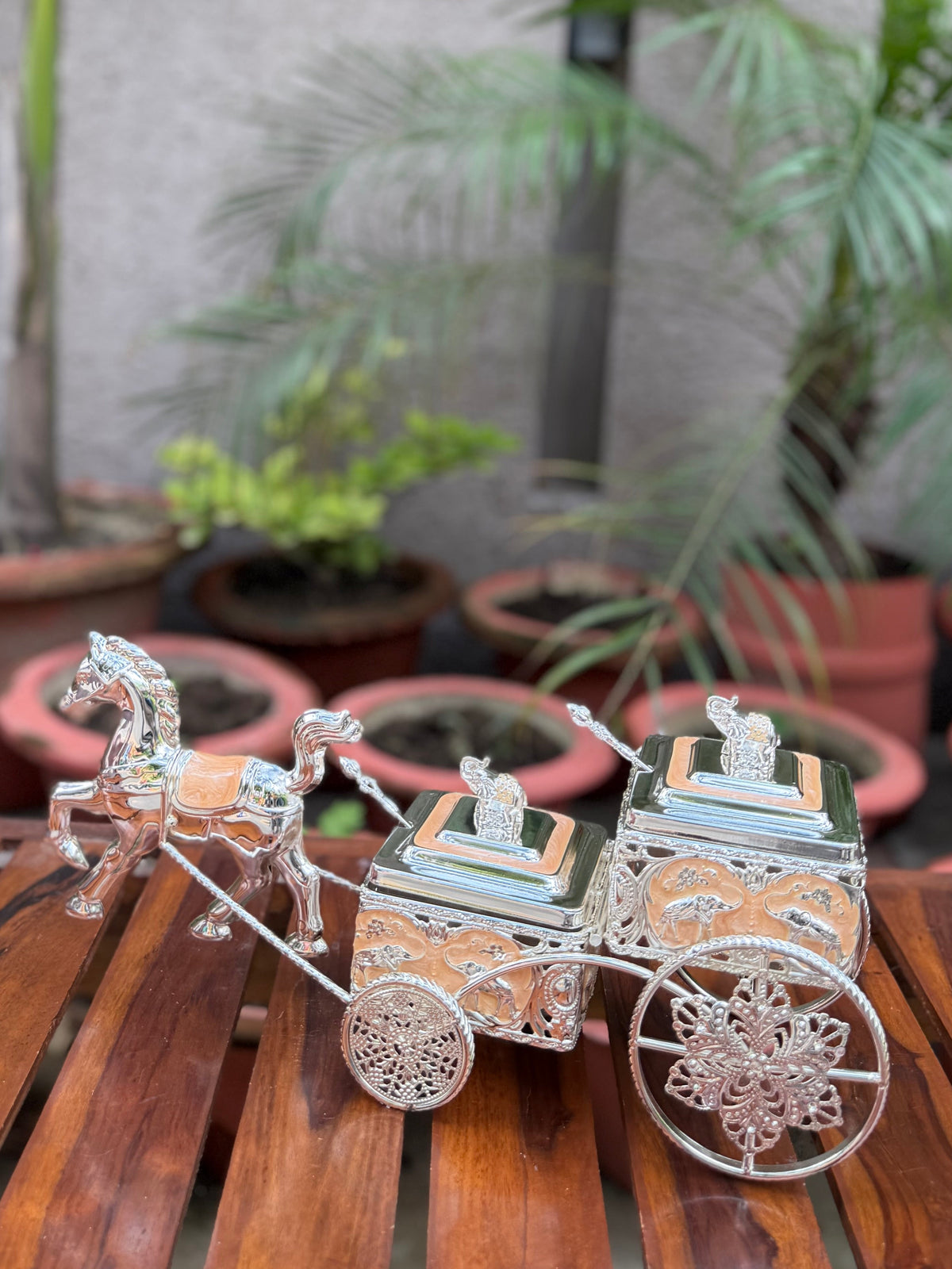 Turanga - Enamel Horse Carriage Server